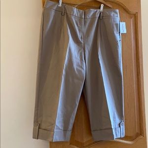 Larry Levine beige denim capris Size 18W NEW